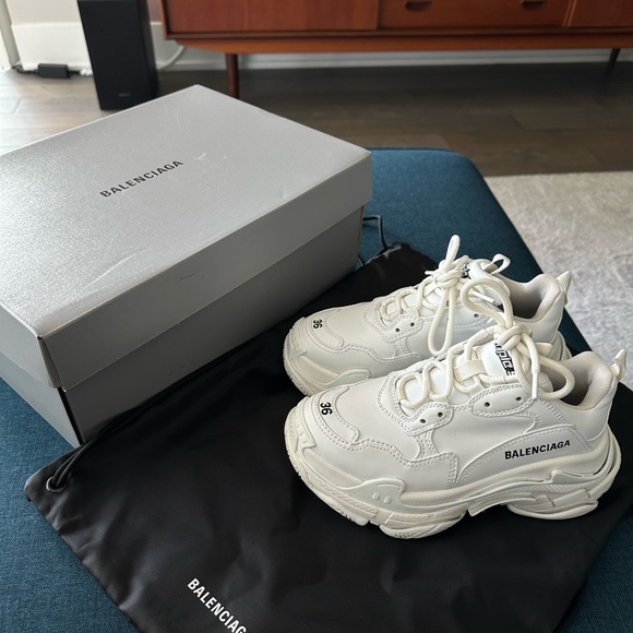 Balenciaga Triple S - Picture 4 of 12